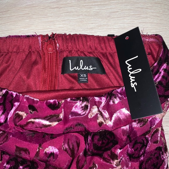 Lulu’s Magenta Floral Velvet Strapless Dress - Picture 4 of 7